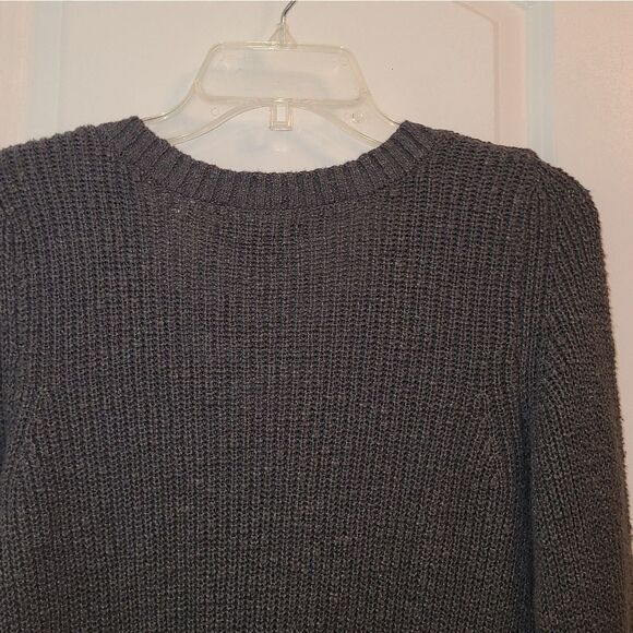 American Eagle Gray Bell Sleeve V-Neck Ribbed Sweater - Picture 9 of 10